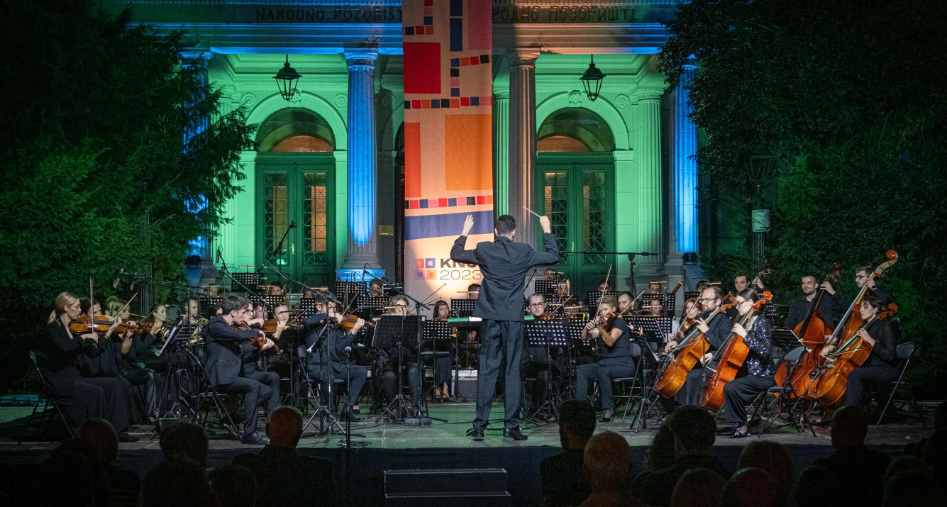 Na pozorišnom Trgu Susan Sontag izveden koncert Sarajevskog gradskog orkestra