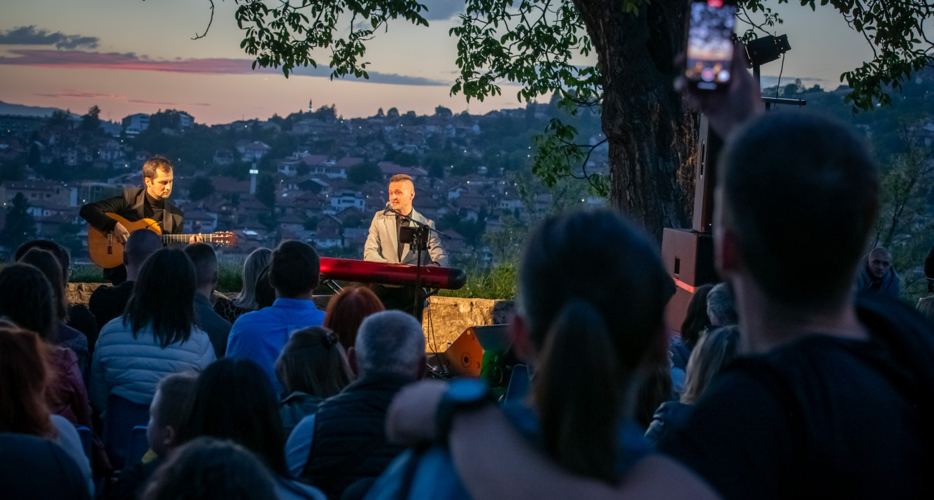 Kultura na ulice 2024!: Na prepunoj Žutoj tabiji izveden spektakularan koncert "Sarajevo World Music"