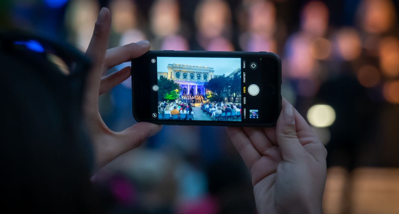 Kultura na ulice 2024!: Na pozorišnom trgu Susan Sontag izveden spektakularan koncert hora Opere Narodnog pozorišta