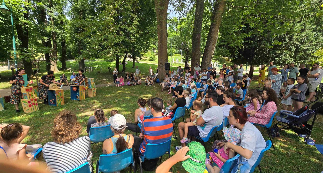 U Velikom parku izvedena dječja predstava "Stonoga Goga"