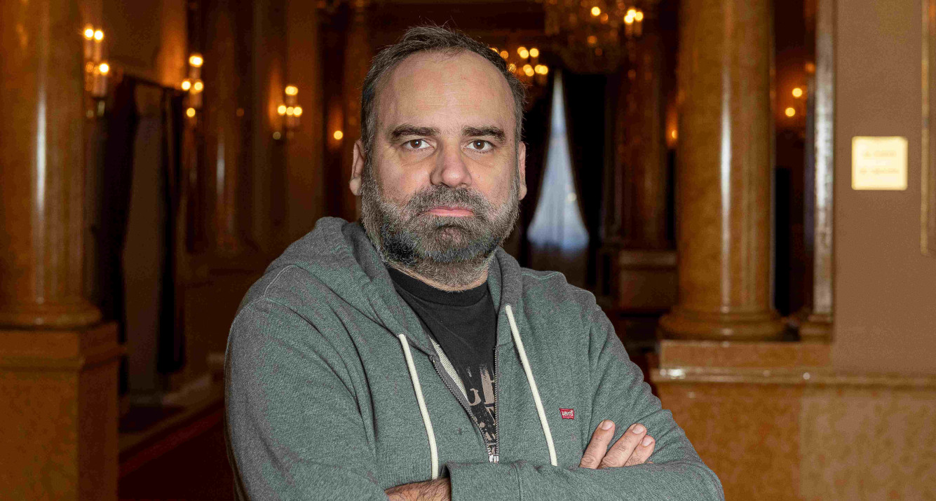 Direktor NPS Dino Mustafić uputio iskrene čestitke solistima, članovima Hora, cijelom umjetničkom ansamblu, uposlenicima i vanjskim saradnicima Opere