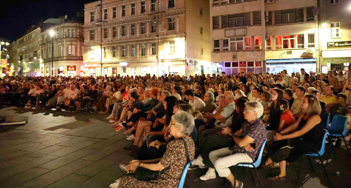Na Pozorišnom Trgu Susan Sontag izveden spektakularni koncert Sarajevo Big Banda