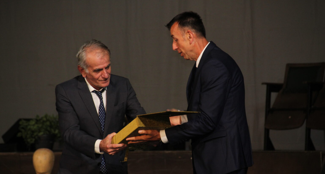 Svečanom ceremonijom otvorene 44. pozorišne/kazališne igre u BiH: Ključ grada Jajca čuva prvak Drame NPS Izudin Bajrović