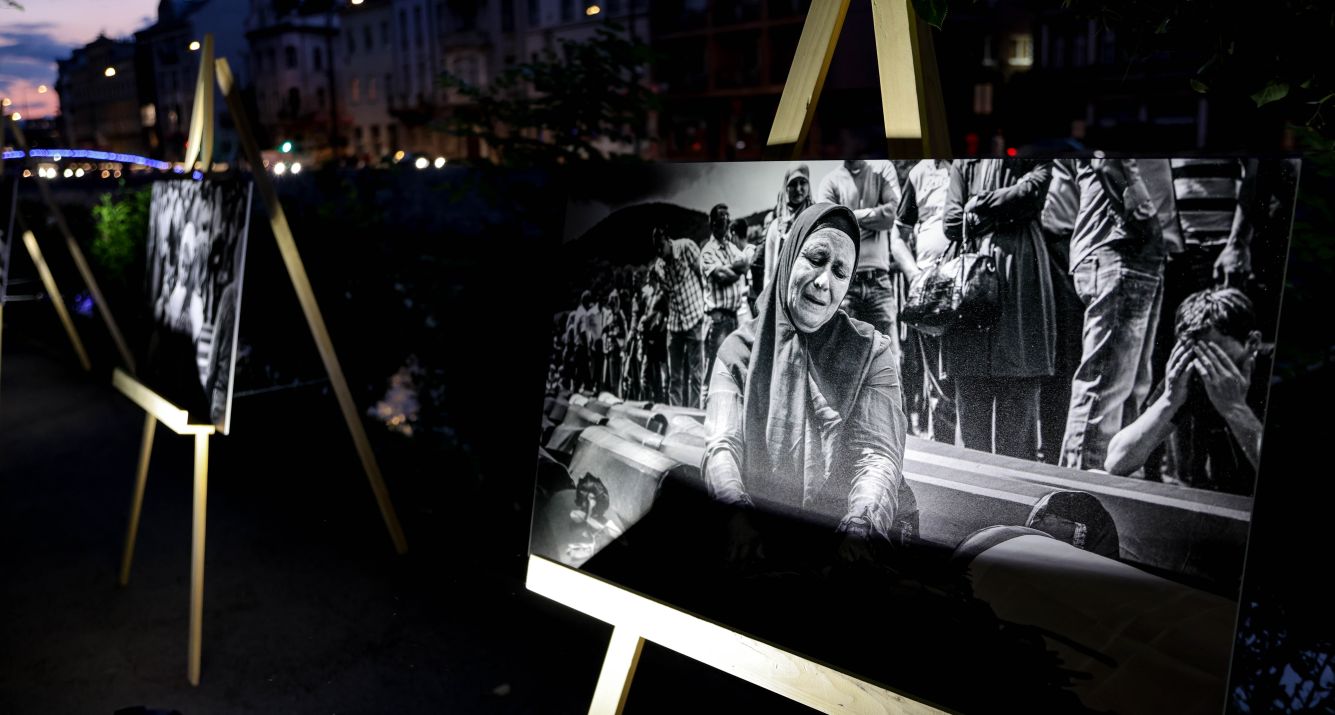 Upriličeno otvaranje izložbe Velije Hasanbegovića „Potočarske sjene“ povodom obilježavanja 30. godišnjice od genocida u Srebrenici