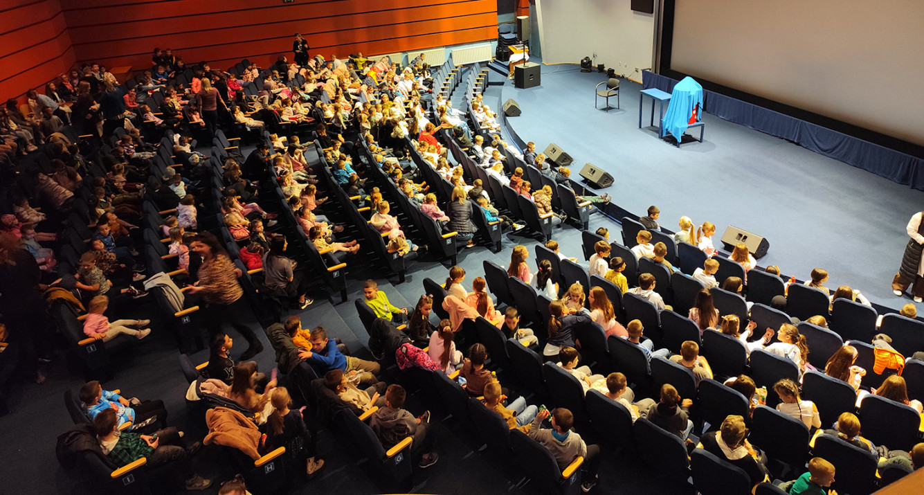 Izvedena predstava "Hranjiva priča" za šest stotina mališana