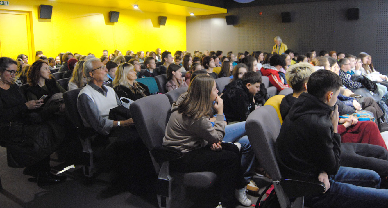Pod projektom "Pozorište na kućnoj adresi" izveden sjajan koncert "Da nije ljubavi ne bi svita bilo"